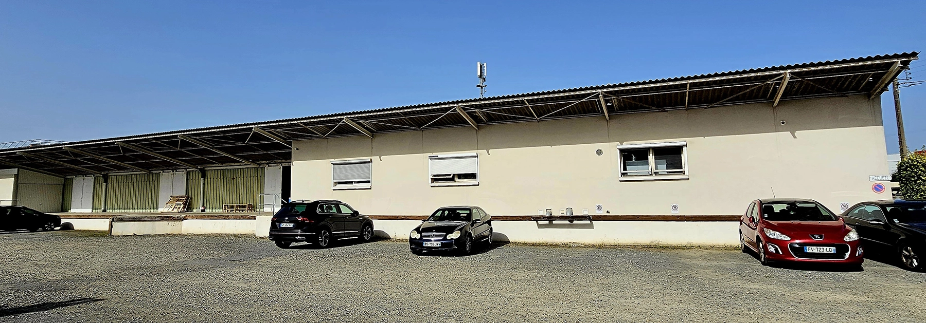 Bâtiment à rénover vue de l'exterieur