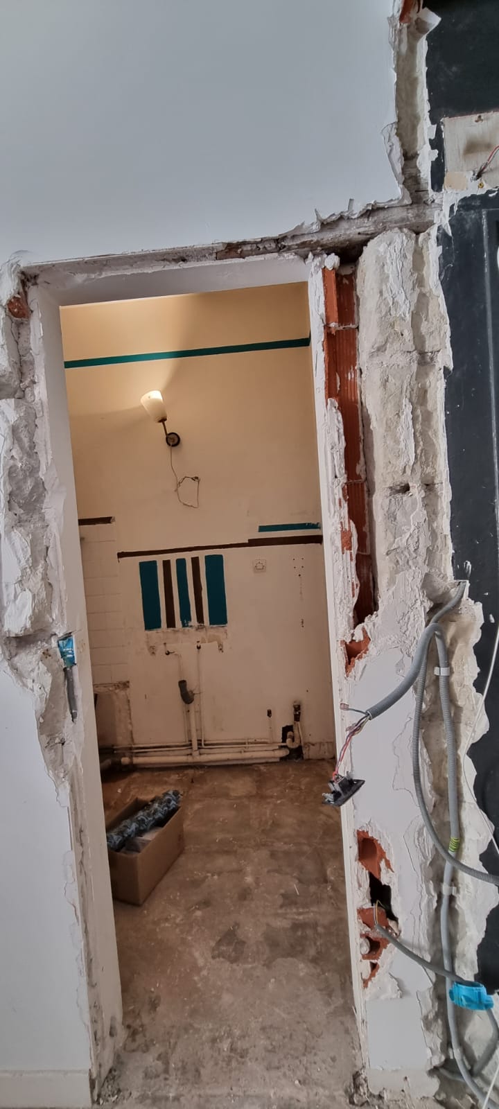 démolition porte de salle de bain