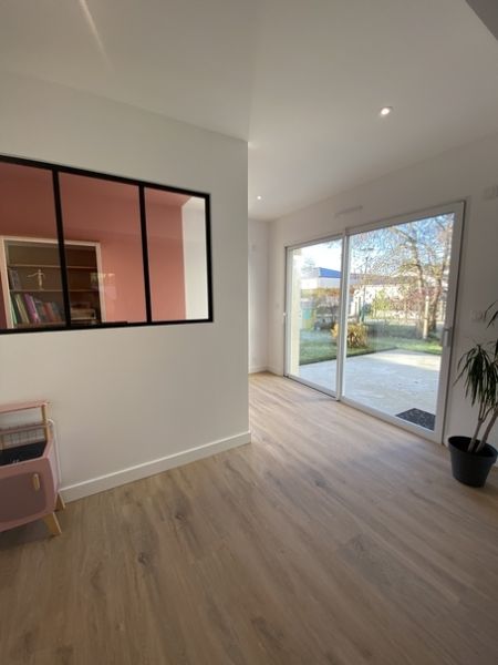 _extension-nouvel-espace-bureau-jeux-apres-renovation-Pont-Saint-Martin