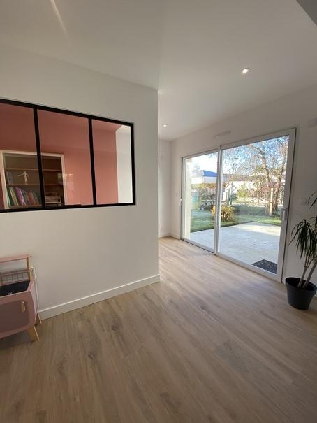 Extension nouvel avec espace bureau et coin jeux dans une maison à Pont-Saint-Martin