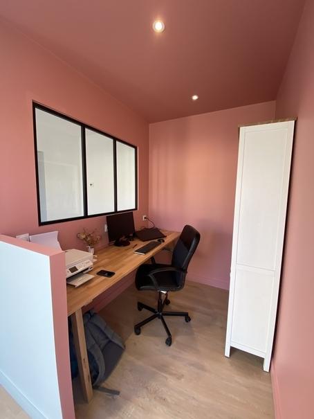 Nouvel espace bureau aménagé dans l’extension d’une maison à Pont-Saint-Martin