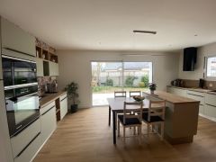 cuisine-renovee-dans-la-nouvelle-extension-maison-sainte-luce-sur-loire