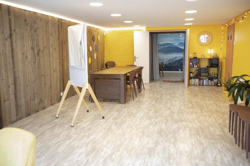 local-professionnel-renove-a-Reze-15