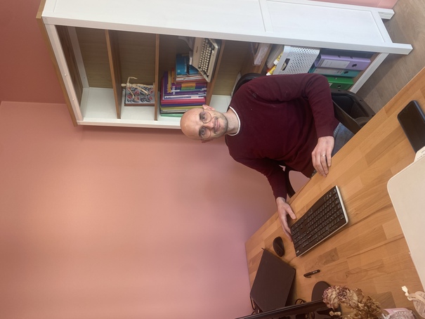 Photo client après rénovation réalisés à Pont-Saint-Martin – nouvelle chambre et espace bureau